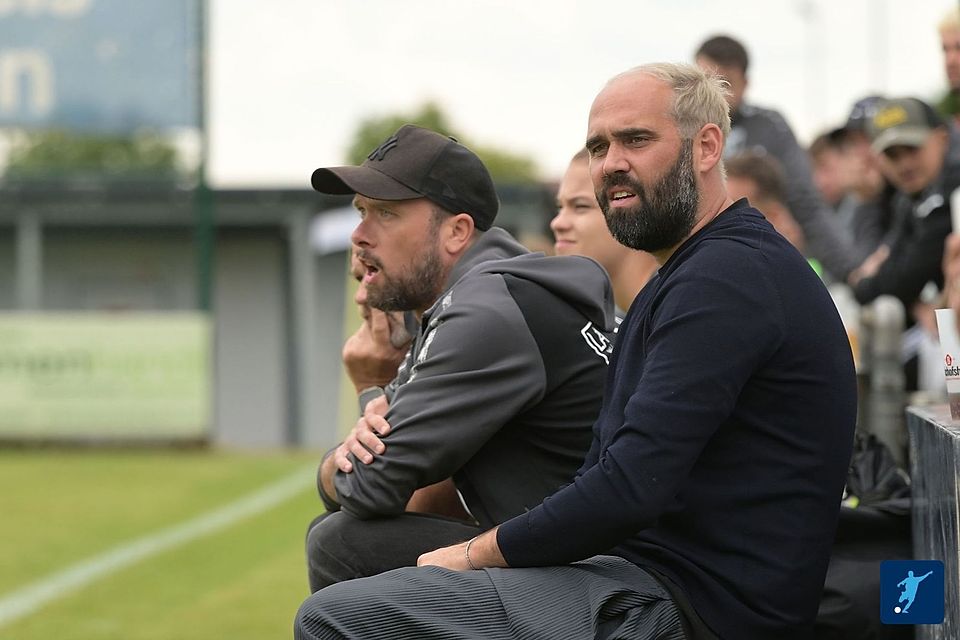 Das Trainerduo Michael Fischer (rechts) und Thomas Schneider geht beim FC Tegernheim auf Abschiedstour.