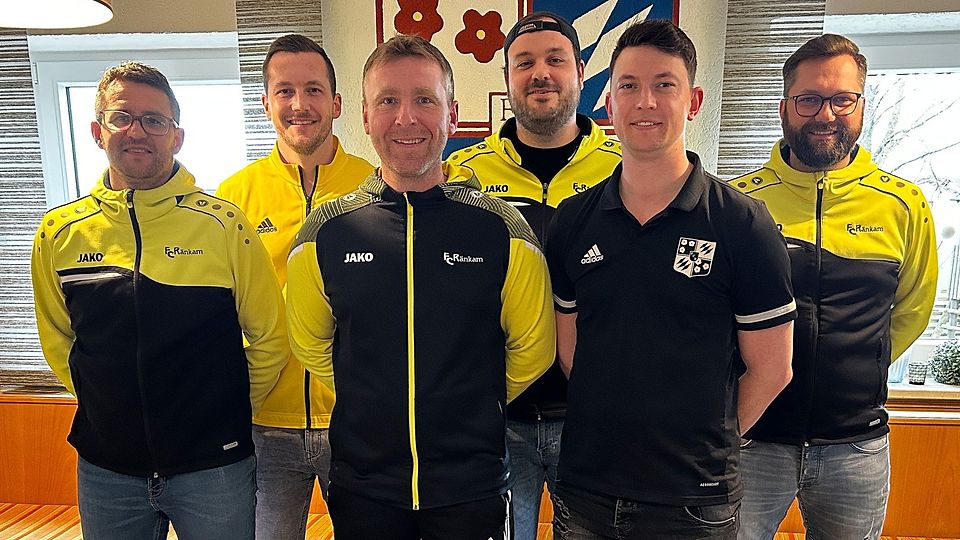 Das Ränkam Trainerteam für die neue Saison mit den Verantwortlichen (von links): Abteilungsleiter Christian Mühlbauer, Torwart-Trainer Maxi Schließler, Trainer Andreas Herrmann, Torwart-Trainer Martin Lankes, Co-Trainer Michael Rank und Sportlicher Leiter Sebastian Dietl.