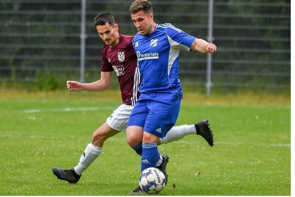 Im entscheidenden Duell war die SG Nordpfalz (blaue Trikots) meist eher am Ball als die Winterbacher.	Foto: Sebastian Bohr