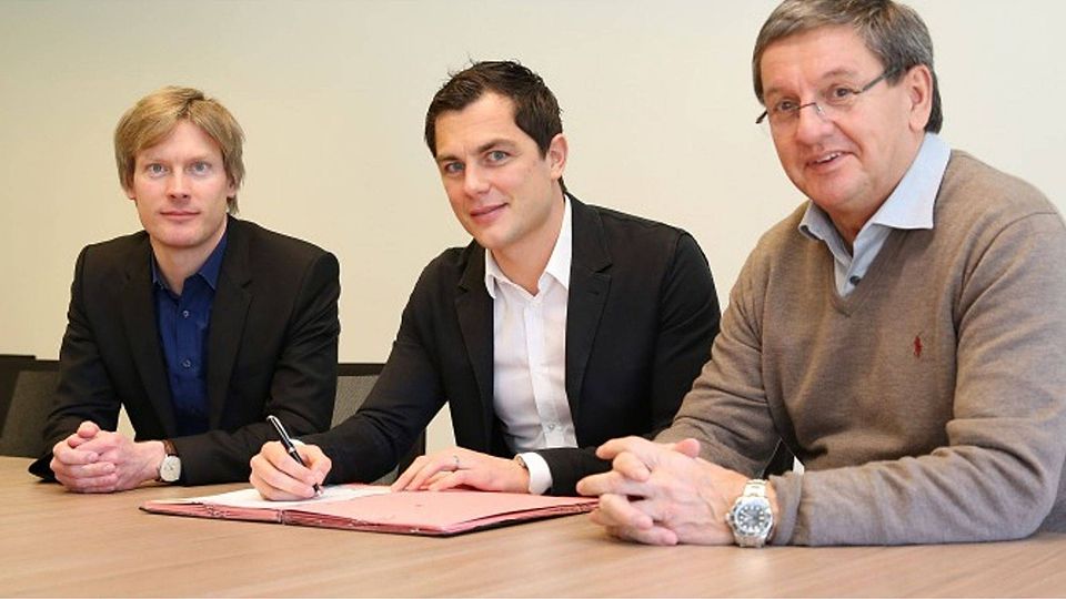 Von links: Sprecher der Geschäftsführung Wolfgang Hotze (VfL Wolfsburg), Marcel Schäfer (VfL Wolfsburg) und Geschäftsführer Dr. Tim Schumacher (VfL Wolfsburg) Foto: regios24/Darius Simka