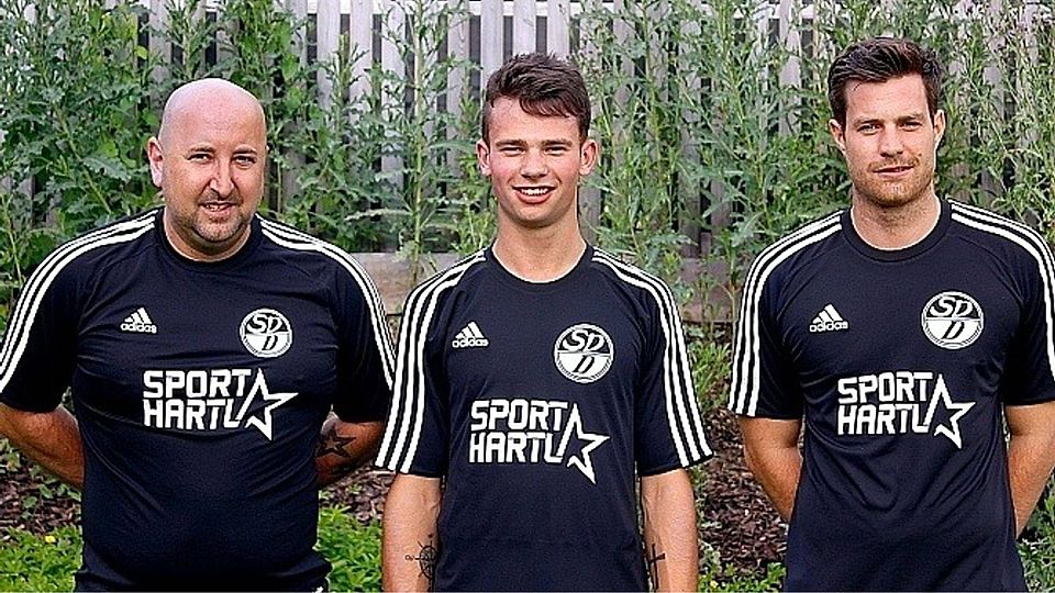 Trainer Manuel Lublow, Neuzugang Kevin Melzl und Co-Trainer Manuel Kainzbauer freuen sich auf die kommende Saison (v.l.). Foto: Verein