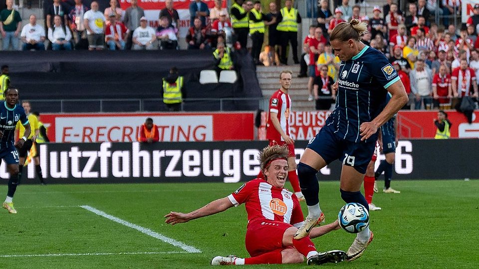 Der TSV 1860 feiert in Essen den Klassenerhalt in der 3. Liga. Fynn Lakenmacher erlöste die Löwen mit seinem goldenen Tor am Geburtstag.