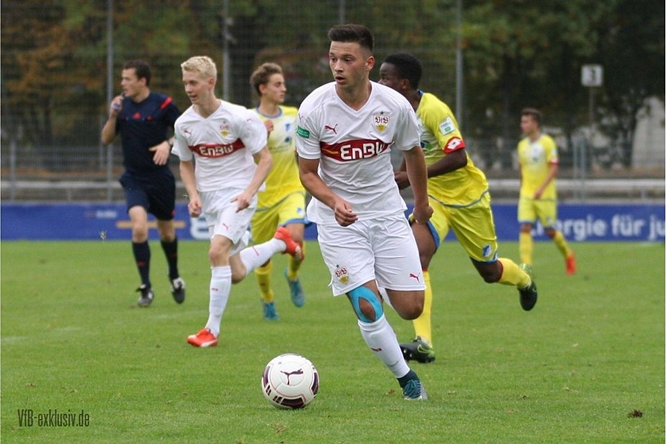 Ali Ferati winkt im Derby gegen die Stuttgarter Kickers ein Einsatz von Beginn an. In der Startelf des VfB Stuttgart soll er den verletzten Samuel Mayer ersetzen. F: Lommel