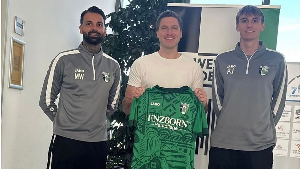 Julian Trapp (mitte) wechselt von FC Brünninghausen nach Westfalia Kinderhaus