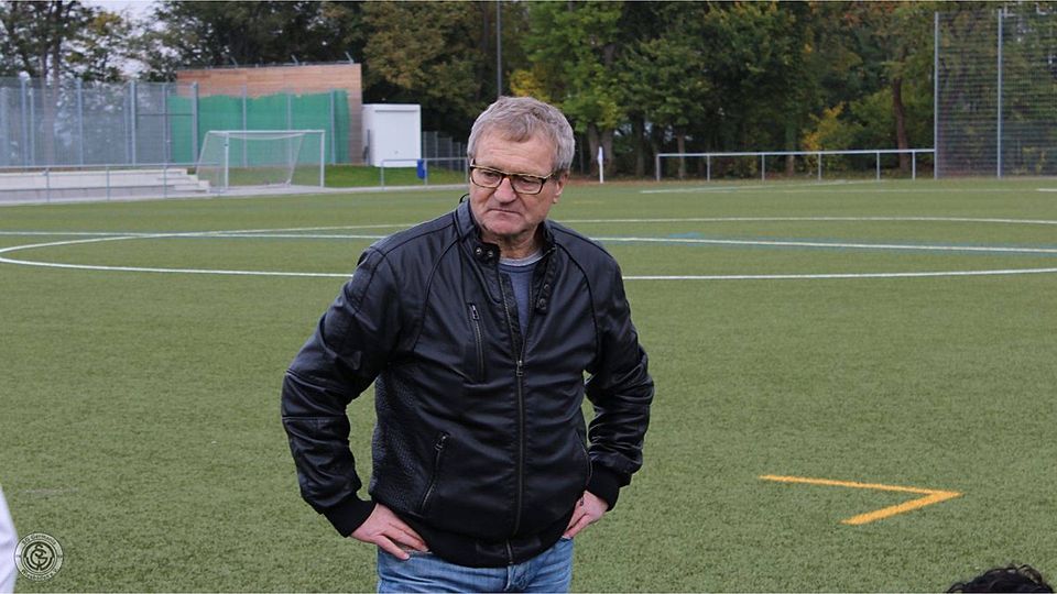 Besonders von der neuen Offensivreihe seines Teams ist Germania Wiesbadens Trainer Hartmut Freudenberg überzeugt. F: Martin