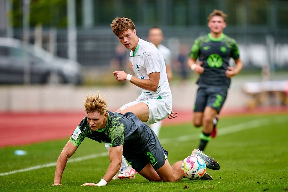 Kurzfristige Verstärkung für die DJK Ammerthal: Tim Baierlein (hinten).