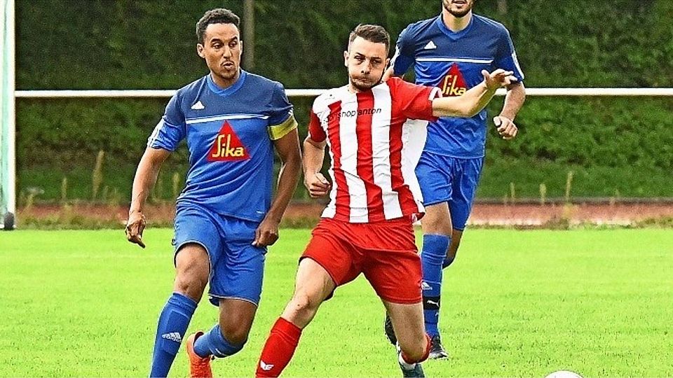 Dominik Hug (Mitte) traf im Spiel gegen den SC Stammheim zum zwischenzeitlichen 2:1 für die Feuerbacher. Foto: Günter Bergmann