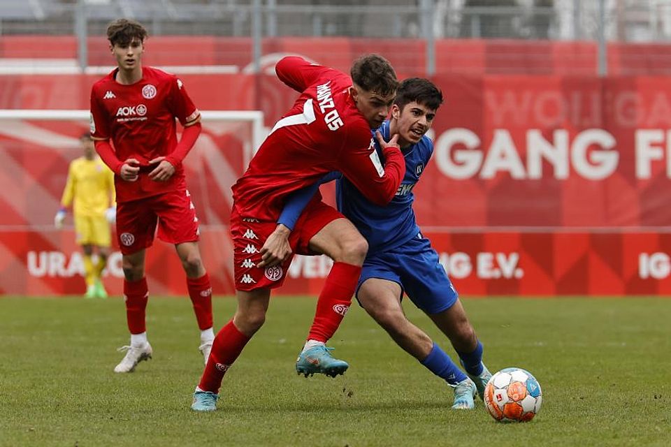 Wollen sich auch in den Alles-oder-nichts-Spielen durchsetzen: Grigorijs Degtjarevs und die A-Junioren von Mainz 05.	