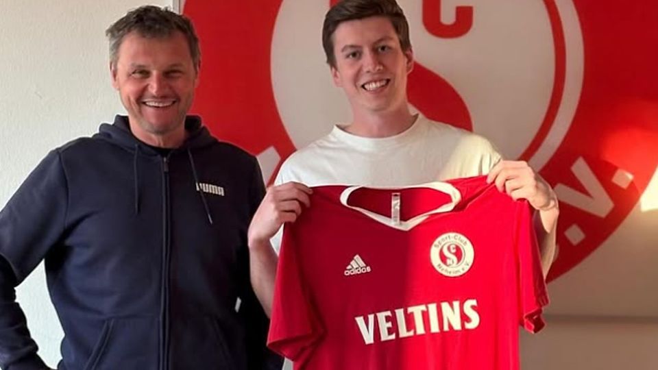 Neheims Sportlicher Leiter Uli Mayer (l.) mit Sturm-Neuzugang Yannik Reinsch.