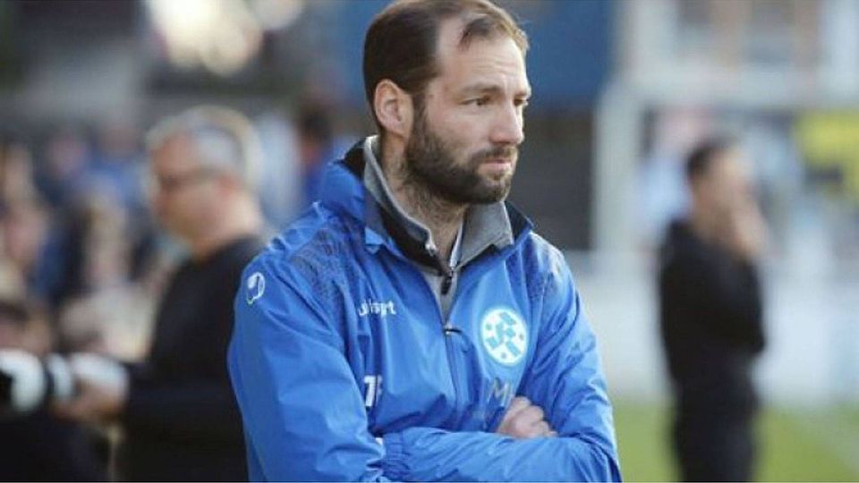 Nach der Pleite gegen Backnang richtet Kickers-Trainer Tobias Flitsch den Blick auf das nächste Spiel gegen Göppingen am Ostermontag. Foto: Archiv Pressefoto Baumann