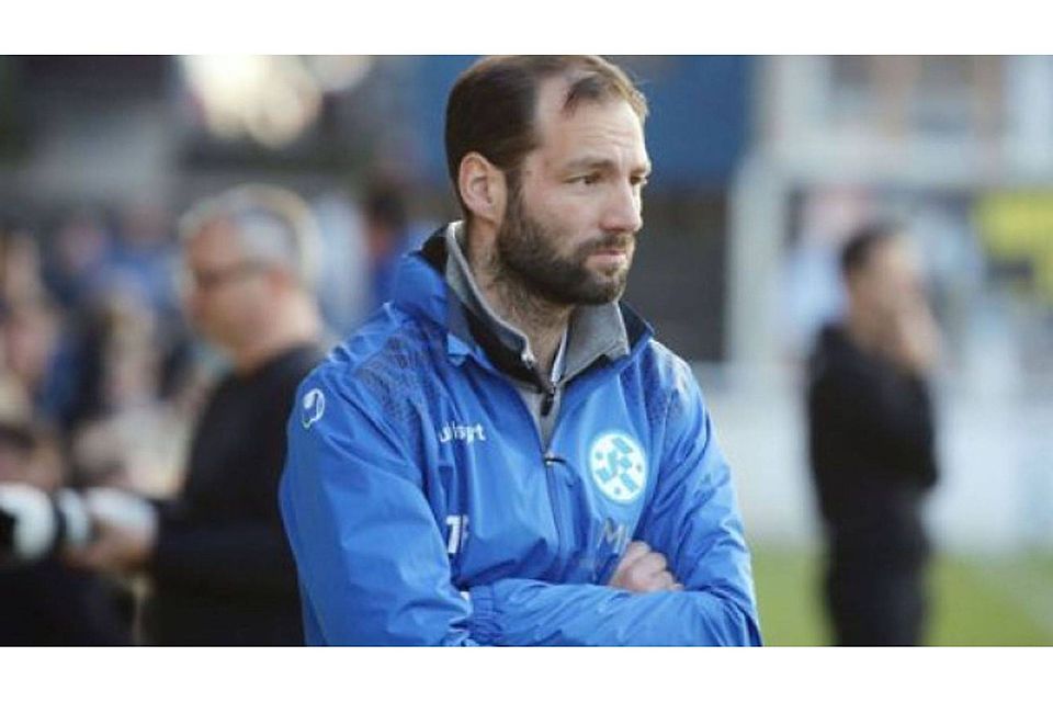Nach der Pleite gegen Backnang richtet Kickers-Trainer Tobias Flitsch den Blick auf das nächste Spiel gegen Göppingen am Ostermontag. Foto: Archiv Pressefoto Baumann