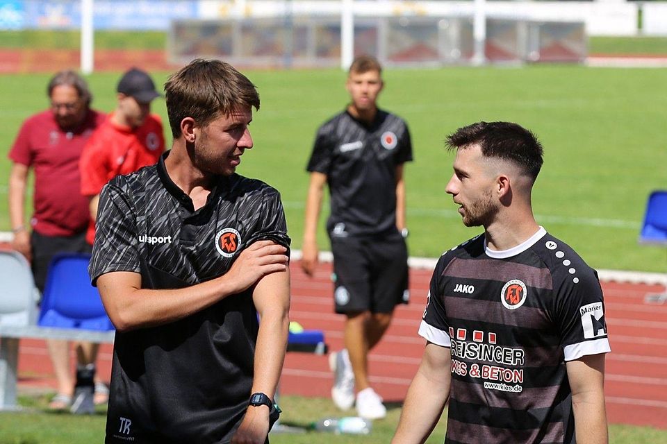 Michael Senger (re.) spielt seine erste Saison unter Ludwig Dietrich (li.).