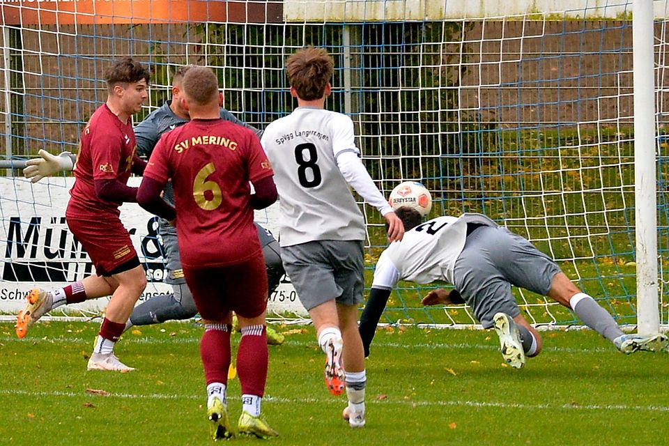 Das 1:1 durch Tom Nagel (graues Trikot) in der 14. Spielminute war der einzige Lichtblick im Langerringer Spiel.