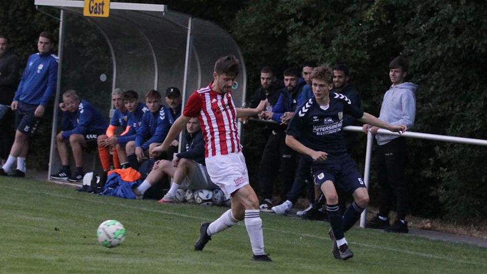 RWO Alzey und Tim Malkmus (links), hier bei einem Vorbereitungsspiel, kommen beim Ligastart in Schifferstadt unter die Räder.	