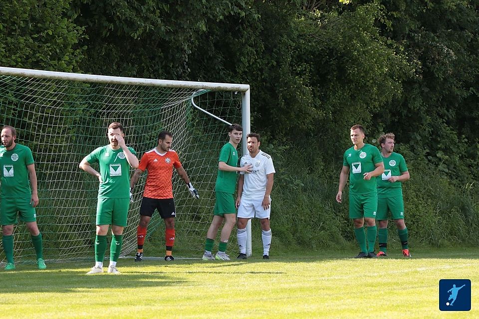 0:4-Niederlage in Hohenthann: Der TV Aiglsbach II (in grün) muss wieder runter in die Kreisklasse. 0:4-Niederlage in Hohenthann: Der TV Aiglsbach II (in grün) muss wieder runter in die Kreisklasse.