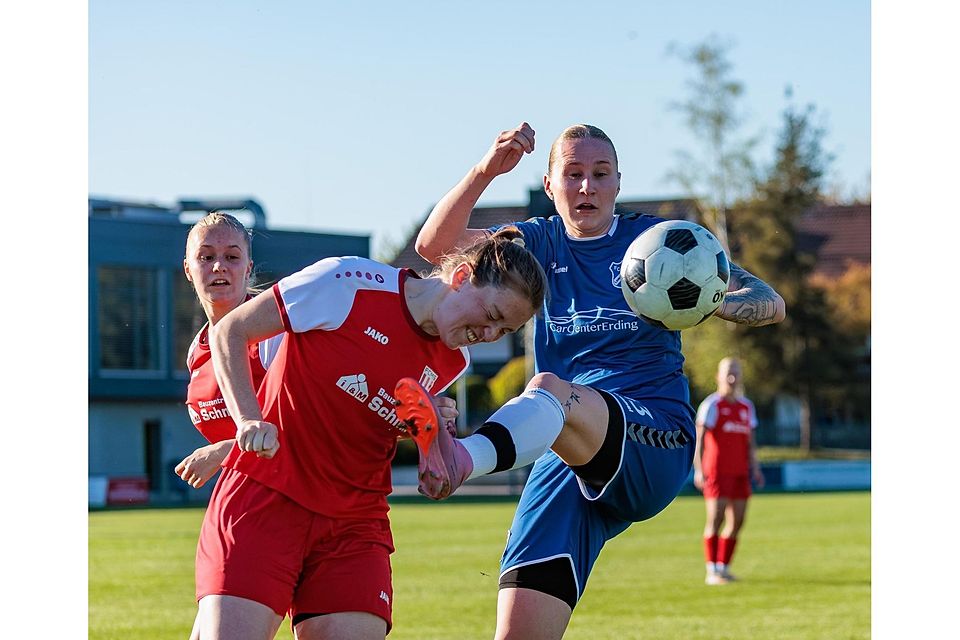 Schmerzhafter Ausflug für (li.) Elisabeth Webers Markt Schwaben nach Langengeisling (re. Alexandra Kaufmann).
