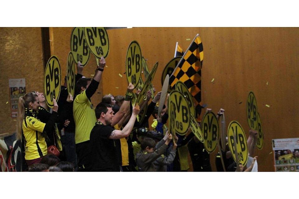 Lautstark: Die Fans von Borussia Dortmund unterstützen in der Arena ihr U-15-Team.