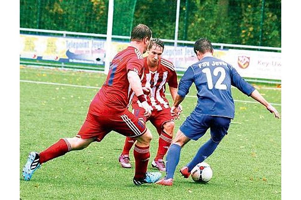 Ausgespielt: Der FSV Jever setzte sich in einer torreichen Partie gegen die Bezirksliga-Reserve des Heidmühler FC mit 5:3 Treffern durch. Friedhelm Müller-Düring