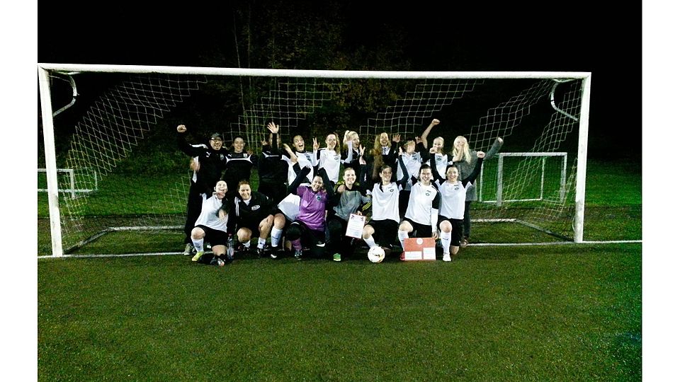 So jubeln Sieger: Starkenburgia Heppenheim hat erstmals in der Vereinsgeschichte den Frauen-Regionalpokal gewonnen.