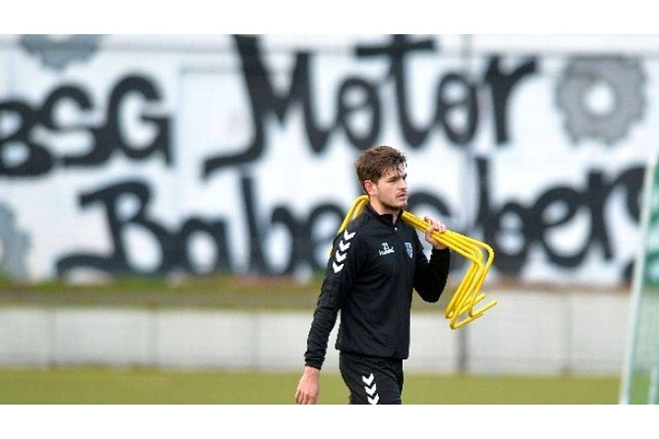 Sven Reimann nahm zunächst auf der Bank Platz. Foto: SV Babelsberg