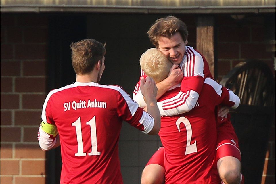 Dennis Lünnemann (rechts) traf zum 1:0 für Ankum. F: Bernd Seyme