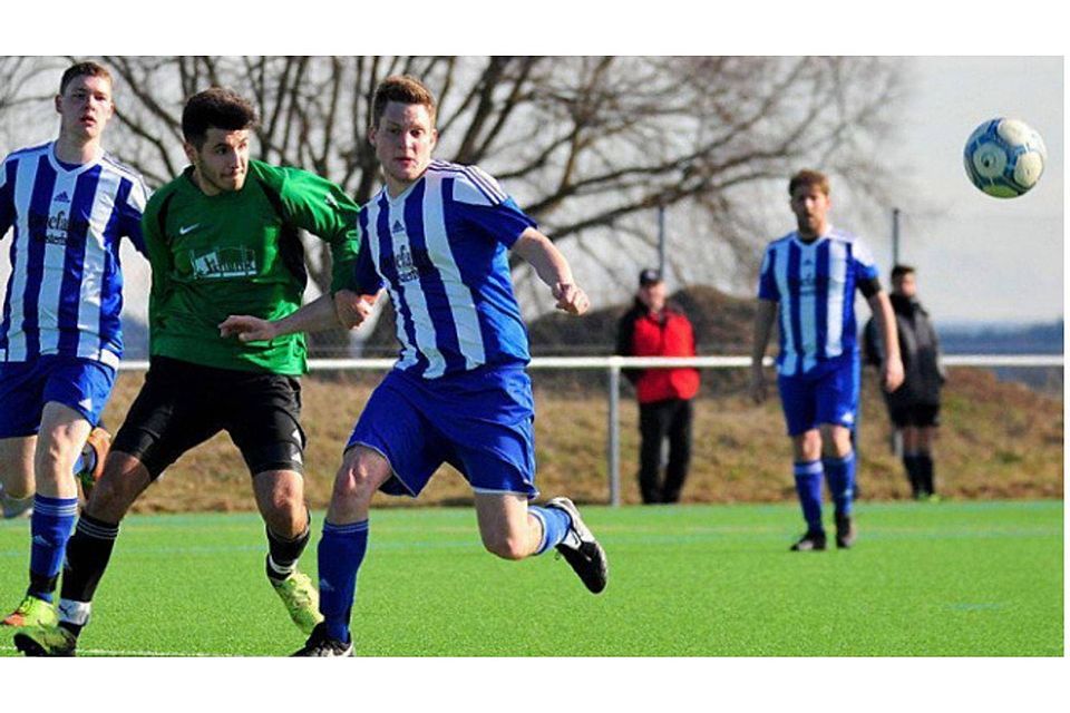 Der A-Kreisligisten SG Griesingen (grün) gewann das Vorbereitungsspiel gegen den B-Ligisten Schmiechtal mit 4:1. (SZ-Foto: mas)