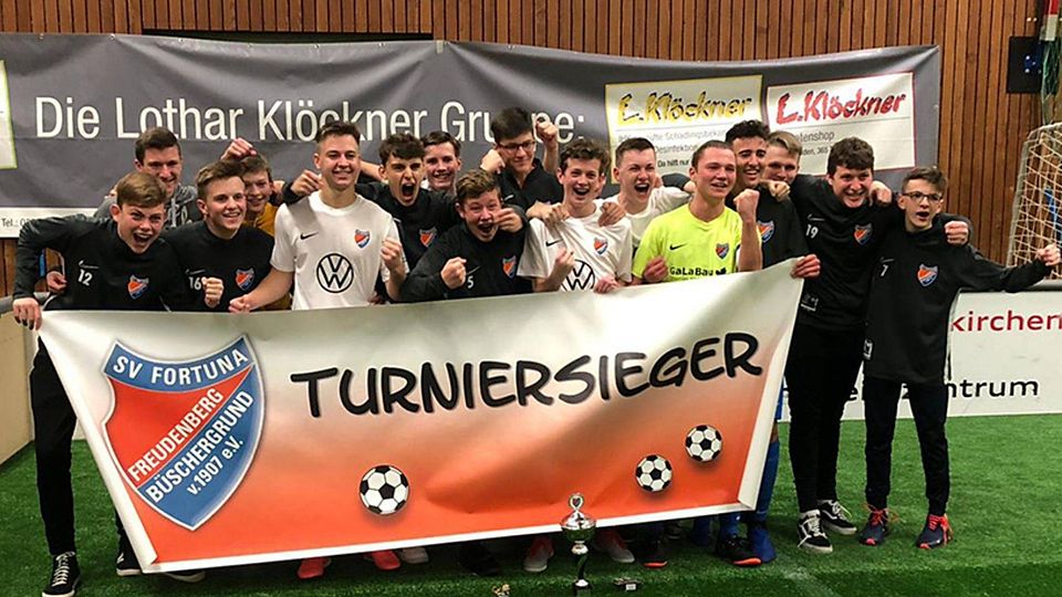 Die B-Junioren des SV Fortuna Freudenberg triumphierten beim eigenen Hallenturnier mit einem 7:0-Finalsieg über die JSG Westerburg.