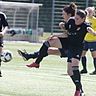 Die Spielerinnen des FC Wacker und der SGM Dettingen/Kirchberg kämpften um jeden Ball