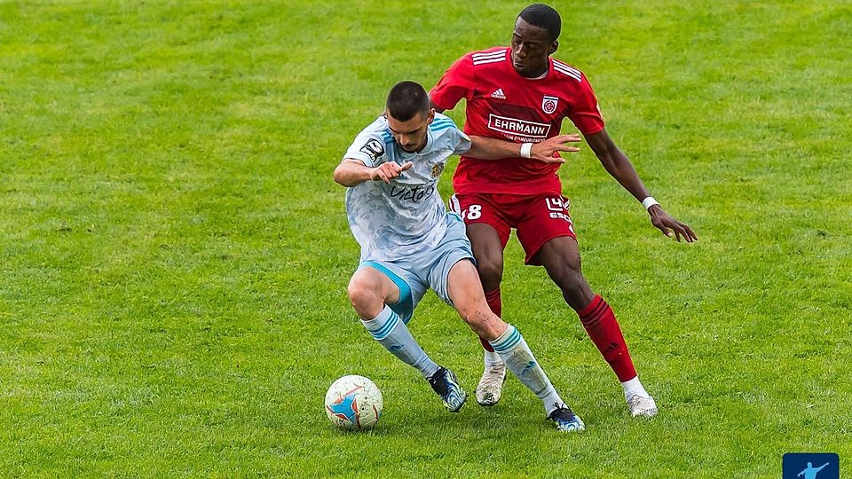 Michael Omosanya - hier in einem Testspiel mit Fola gegen Saarbrücken - hat diesen Sommer einen steilen Karriereweg eingeschlagen