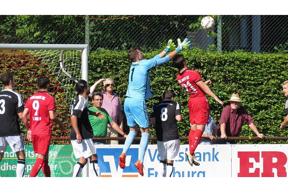 SV-Keeper Kevin Rombach und Kollegen wollen gegen Neckarelz die nächsten Oberliga-Punkte einfahren. Foto: Benedikt Hecht