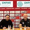 Mike Wunderlich (links) hat beim Ahrweiler BC einen Zweijahresvertrag unterschrieben - sehr zur Freude des Sportlichen Leiters Jonny Susa.