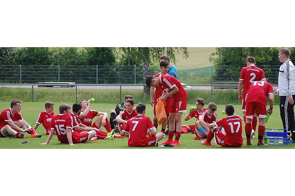 Gewonnen, und doch verloren ? die A-Junioren des SC 04 Schwabach haben bereits eine Woche vor dem Saisonfinale mit dem 3:3 gegen Würzburg die Teilnahme an der Aufstiegsrelegation zur Fußball-Bayernliga verspielt. Foto: Tschurl