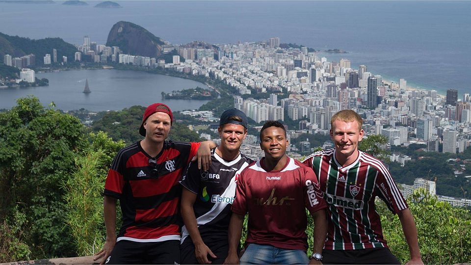 Rio statt Flensburg: Florian Meyer, Kevin Schulz, Ilidio Pastor Santos und Patrick Thomsen (von links) vor traumhafter Kulisse. Foto: Robert Kühn