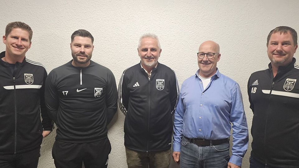 Von links: Julian Rach (Abteilungsleiter Fußball), Kai Asal (Co-Trainer), Hanspeter Osswald (Trainer), Andreas Wirtz (zweiter Vorstand), Andreas Brugger (erster Vorstand) | Foto: SV Eichsel