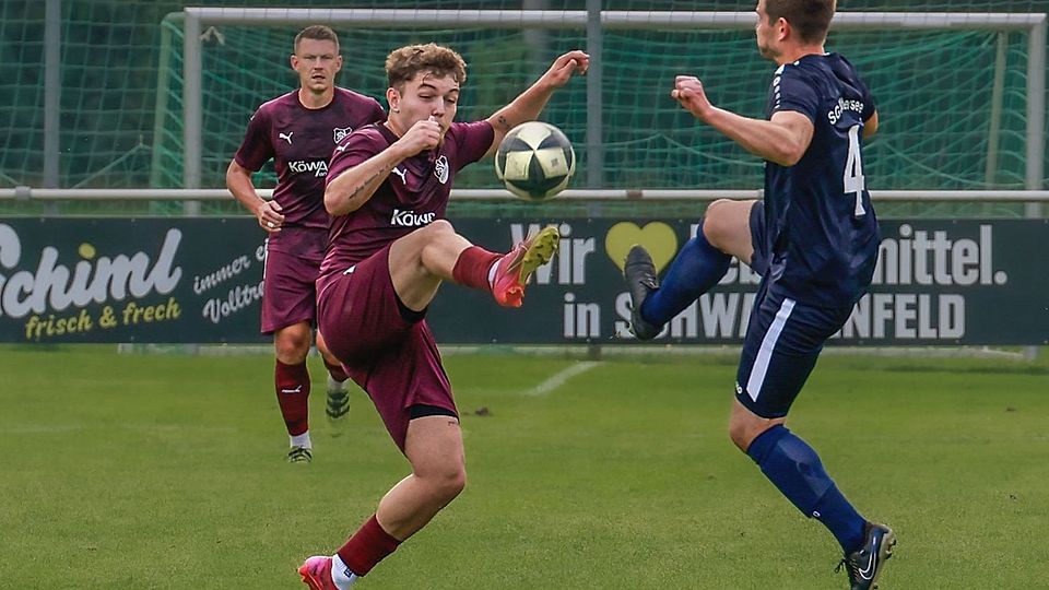 Ettmannsdorf II (in lila) hielt die SG Silbersee knapp nieder und ist neuer Tabellenführer.