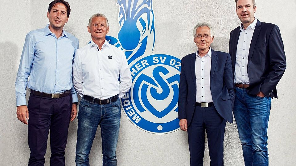 v.l.n.r.): MSV-Sportdirektor Ivo Grlic, Uwe Schubert, Leiter NLZ, Ingo Wald, Vorstandsvorsitzender, und Peter Mohnhaupt, ehemaliger Geschäftsführer.