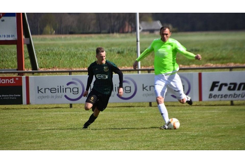 Das Team um Torjäger Emil Jula (rechts) will sich in der Oberliga etablieren. F: Reinhard Rehkamp