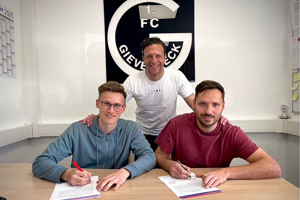 Leistungsträger Niklas Beil (links) und Nico Eschhaus (rechts) verlängern beim 1. FC Gievenbeck