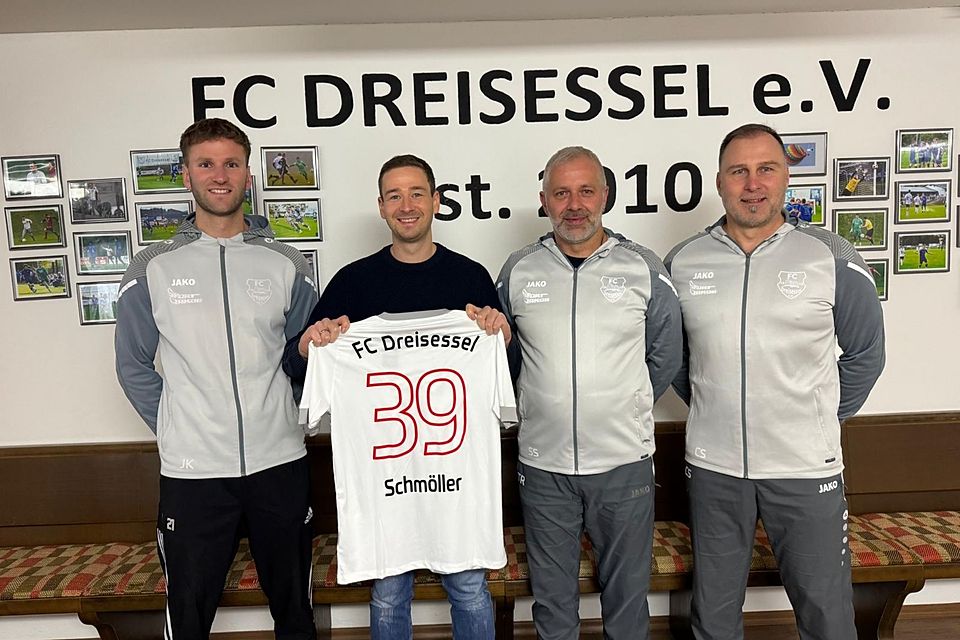 Domink Schmöller (zweiter von links) mit seinen künftigen Trainerkollegen Christian Sitter (re.) und Maximilian Süß (li.) sowie dem Sportlichen Leiter Thomas Rothbauer 