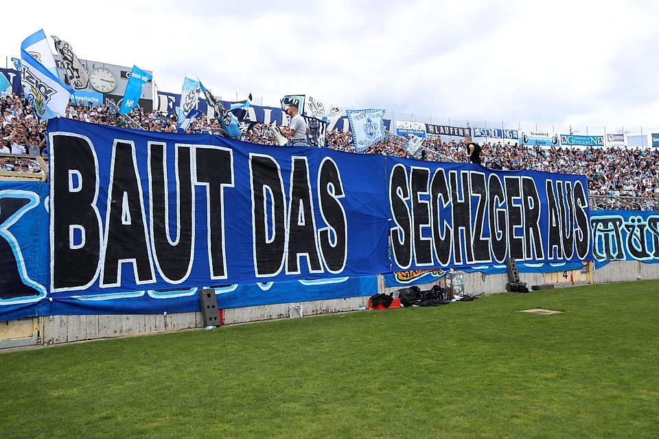 Auch die Fans fordern den Ausbau ihres Stadions.