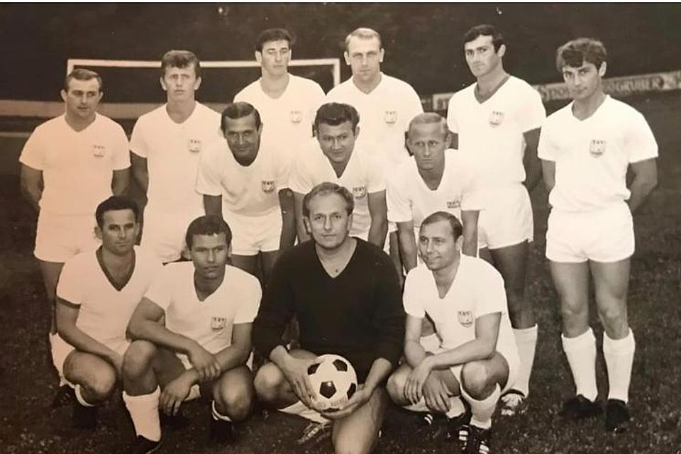Die Meistermannschaft des TSV Erding 1965/66 (Peter Mees hintere Reihe zweiter von links)