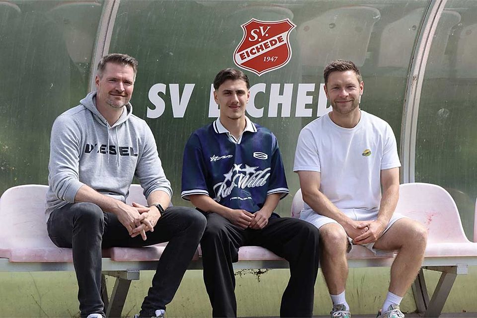 Der Sportliche Leiter Jan-Henrik Schmidt (l.) und Cheftrainer Sascha Steinfeldt (r.) freuen sich auf Tünay Bektas beim SV Eichede. Der Sportliche Leiter Jan-Henrik Schmidt (l.) und Cheftrainer Sascha Steinfeldt (r.) freuen sich auf Tünay Bektas beim SV Eichede.