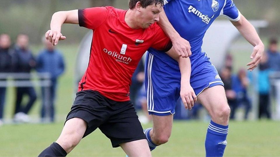 Uttenweilers Johannes Jäggle (re.) hat sich in den bisherigen Tests schon wieder in Torlaune gezeigt. Auch beim Federseepokal? Archiv-Foto: Warnack