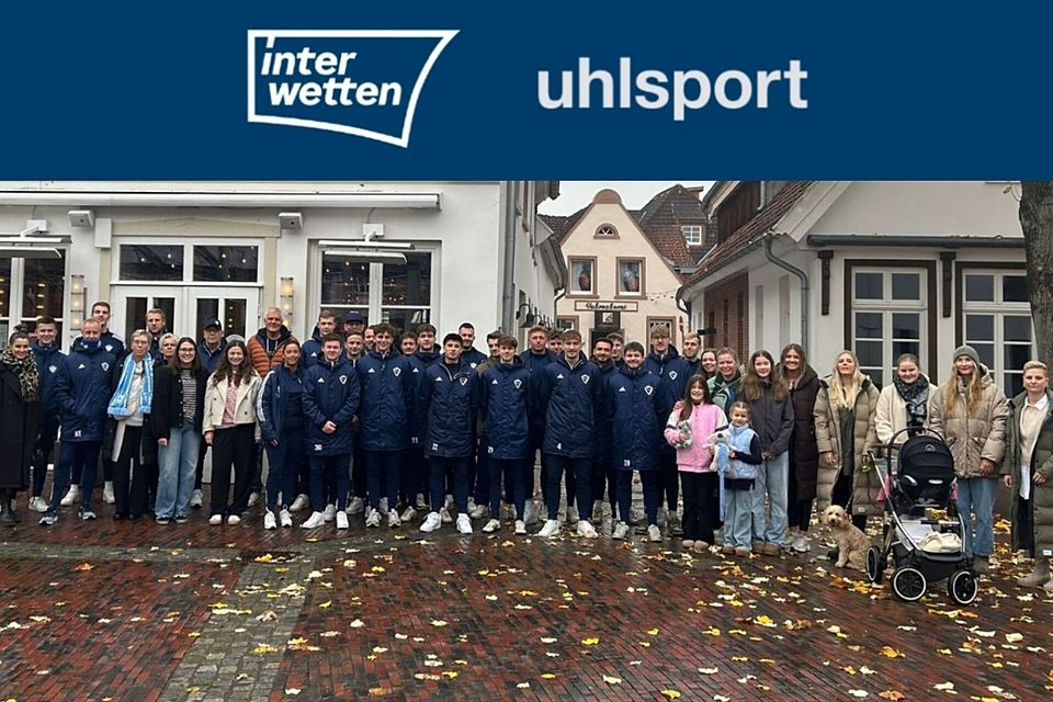 Die Mannschaft vor dem „Extrablatt“ in Lingen 