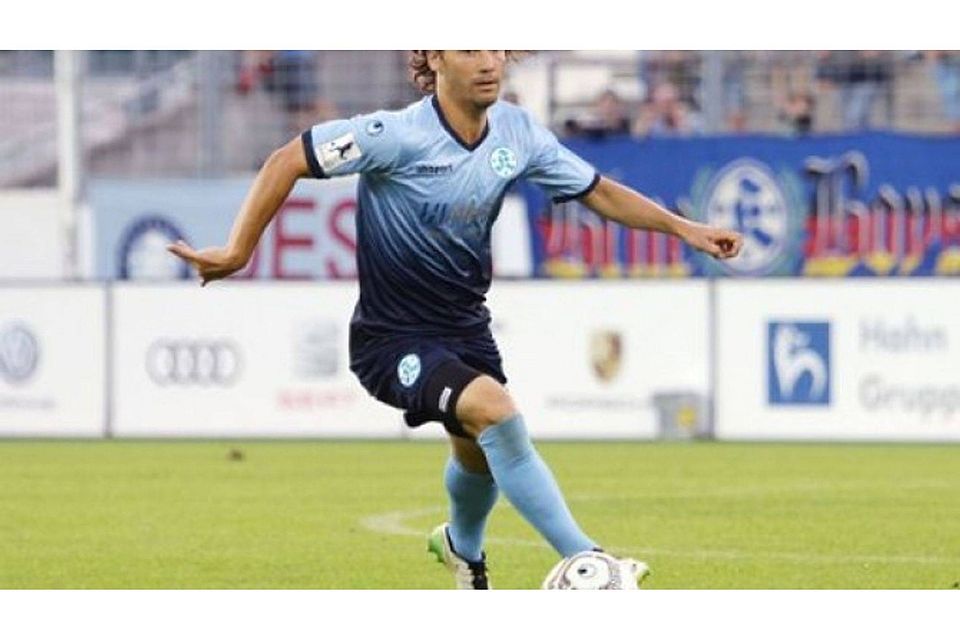 In der Oberliga werden die Kickers viel Ballbesitz haben – auch deshalb soll der spielstarke Sebastian Mannström bei den Blauen bleiben. Pressefoto Baumann