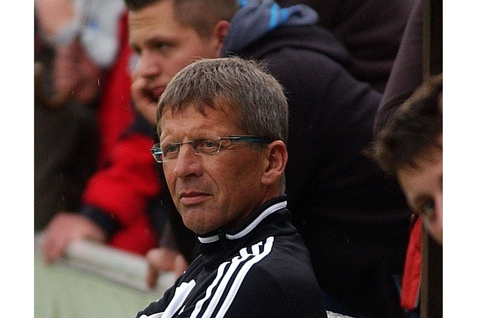 Ruhmannsfeldens Coach Hans Mühl blickt dem Heimmatch gegen Fortuna Regensburg mit gemischten Gefühlen entgegen  F: Dirk Meier