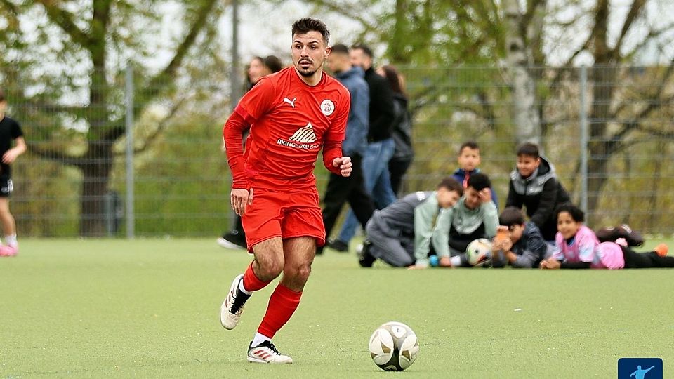 Abdullah Tasdelen musste nach einer halben Stunde mit Rot vom Platz, nach Handspiel im Strafraum. Für seinen Trainer Gökhan Caliskan war dieses Strafmaß zu hart. Am Ende unterlag der TSV in Zeilsheim mit 2:3 und muss wohl sämtliche Aufstiegshoffnungen abschreiben.