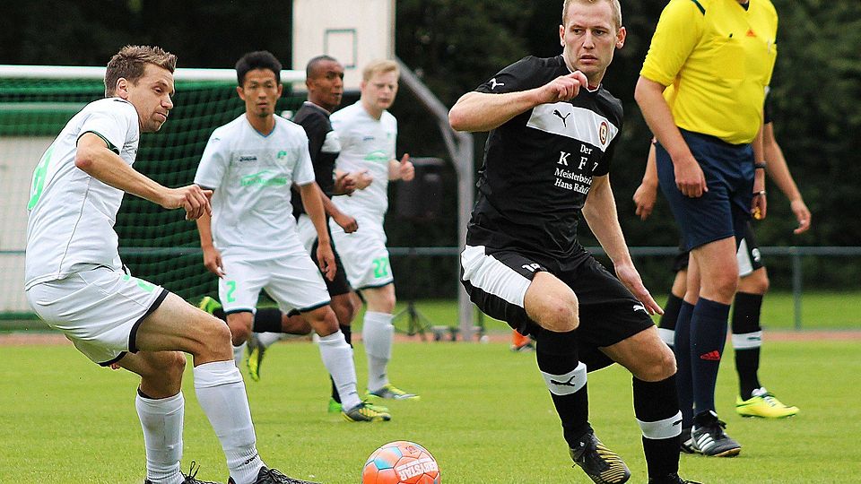 F: Tobias Dinkelborg Beim SV Uedesheim (weiß) spielt der populärste Spieler unserer Rangliste, der TV Kalkum-Wittlaer stellt mit fünf Spielern das größte Kontingent.