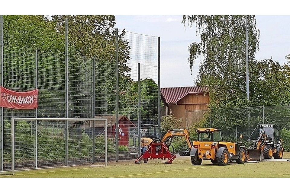 Über den rechten Flügel kommt wohl in absehbarer Zeit beim TSV Uhlbach nicht viel aufs Tor.   Foto: Michael Mohsakowski (z)