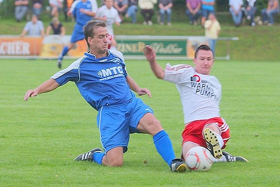 Spielmacher Kristian Schmidt (li.) will mit der SpVgg weiter hoch hinaus. F: Meier